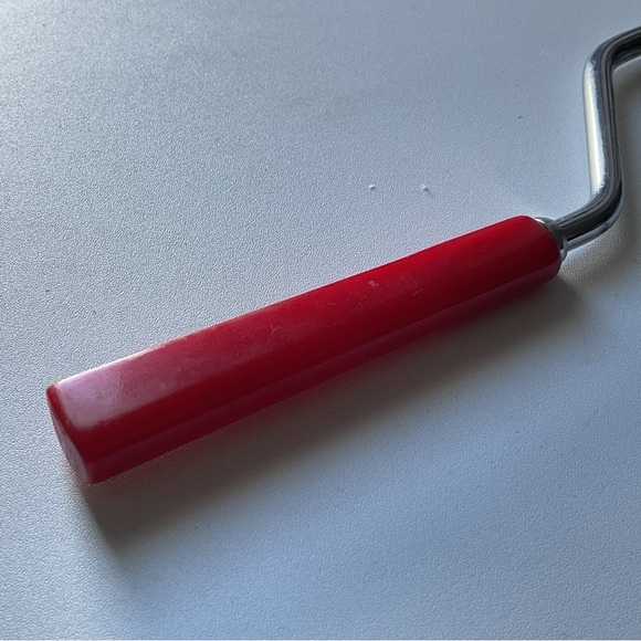 Vintage cake breaker- Bakelite handle- angel food cake- sponge cake- preloved - Picture 2 of 5